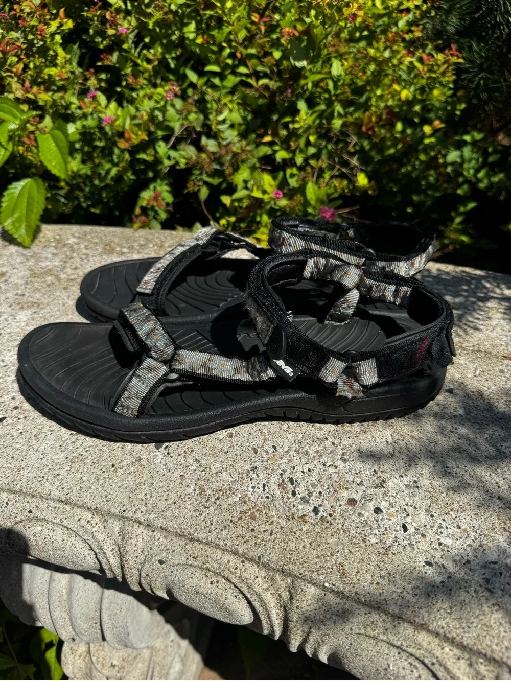 Teva lightweight black